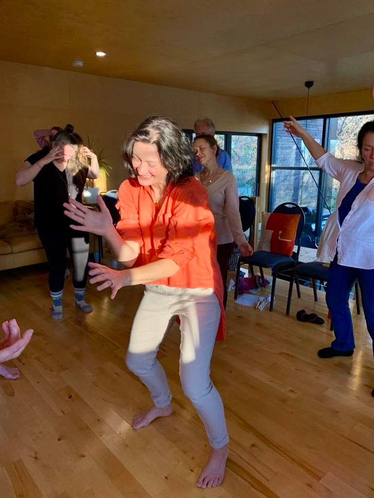 Soirée de danse consciente en groupe