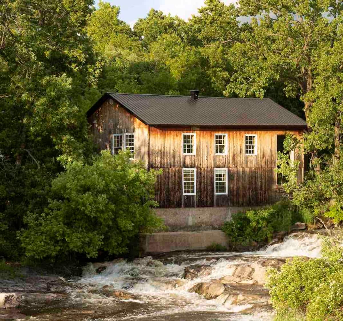 Cottage au bord de la rivière Trois-Saumons